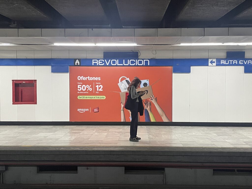 地下鉄Revolucion駅
